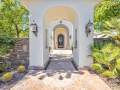 Courtyrad-Entrance-min
